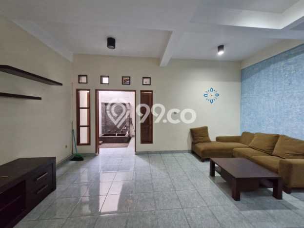 For Sale Rumah 3 Kamar Lokasi Strategis Nyaman dan Strategis di Jatinegara For Sale Rumah 3 Kamar Lokasi Strategis Nyaman dan Strategis di Jatinegara