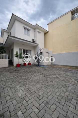 Ready to Use! Premium House LT 324m2 Desain Modern di Grand Wisata Ready to Use! Premium House LT 324m2 Desain Modern di Grand Wisata