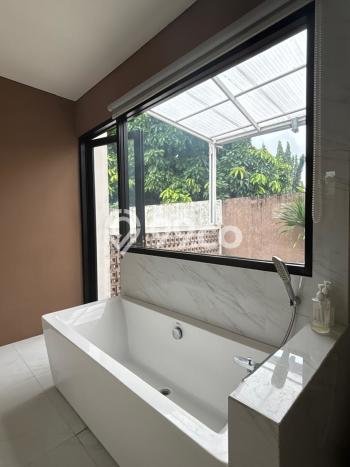 Hunian Kondisi Baik Disewakan di Cipete, Jakarta Selatan LT 326m2, LB 260m2 Hunian Kondisi Baik Disewakan di Cipete, Jakarta Selatan LT 326m2, LB 260m2