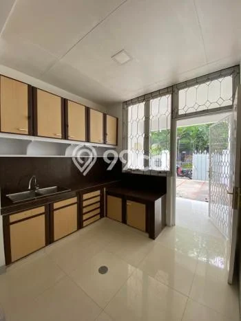 Rumah sewa siap huni 4 Kamar Tidur di Tanjung Duren Utara, Jakarta Barat Rumah sewa siap huni 4 Kamar Tidur di Tanjung Duren Utara, Jakarta Barat