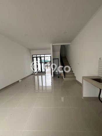 Rumah Strategis Modern Lb 130m2 di Ciputat, Tangerang Selatan Rumah Strategis Modern Lb 130m2 di Ciputat, Tangerang Selatan