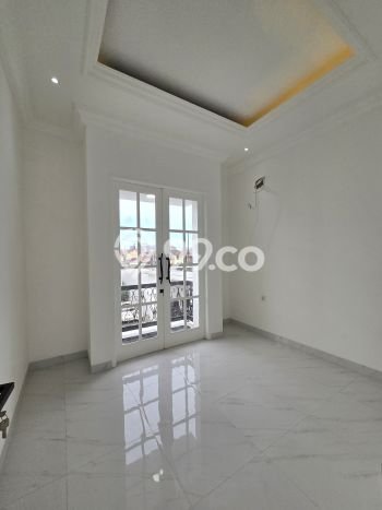 Hunian Mewah LB 210m2 Siap Huni Desain Elegan di Pondok Bambu, Jakarta Timur Hunian Mewah LB 210m2 Siap Huni Desain Elegan di Pondok Bambu, Jakarta Timur