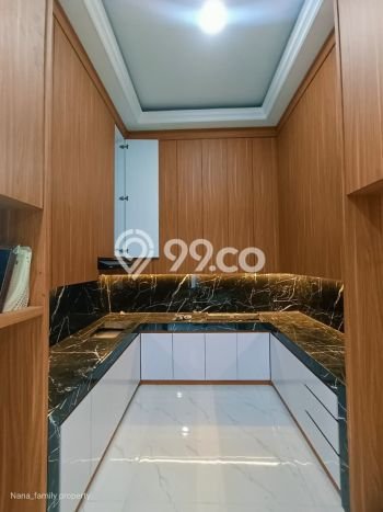 Ready to Use! Premium House LT 204m2 Desain Modern di Joglo Ready to Use! Premium House LT 204m2 Desain Modern di Joglo