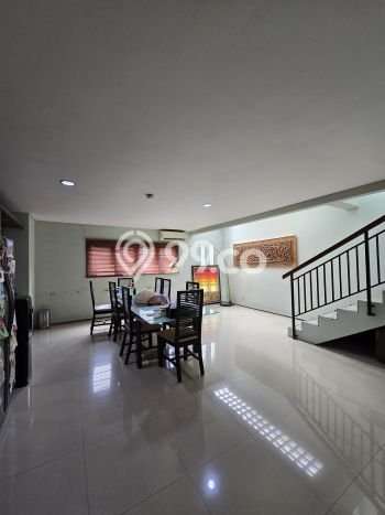 For Sale! Luxury House LT 210m2 Desain Modern di Rawamangun For Sale! Luxury House LT 210m2 Desain Modern di Rawamangun