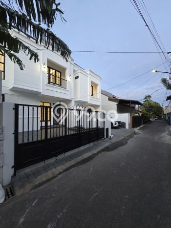 For Sale Hunian Rumah Terawat 3 Kamar di Pondok Bambu, Jakarta Timur For Sale Hunian Rumah Terawat 3 Kamar di Pondok Bambu, Jakarta Timur