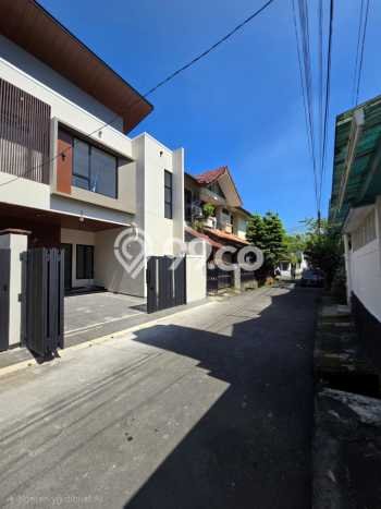 Ready to Use! Luxury House LT 86m2 Desain Elegan di Rawamangun Ready to Use! Luxury House LT 86m2 Desain Elegan di Rawamangun