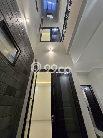 Rumah Mewah Siap Huni LT 112m2 di Duren Sawit, Jakarta Timur Rumah Mewah Siap Huni LT 112m2 di Duren Sawit, Jakarta Timur