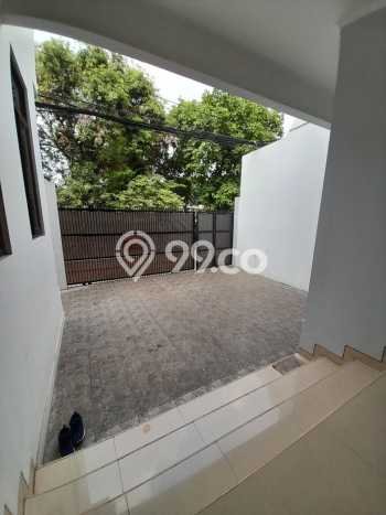 Rumah Luxury Modern Siap Huni di Pejompongan Jakarta Pusat Rumah Luxury Modern Siap Huni di Pejompongan Jakarta Pusat