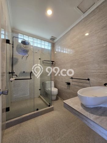 Jual Rumah Luas Megah Dengan View Cantik di Rawamangun, Jakarta Timur Jual Rumah Luas Megah Dengan View Cantik di Rawamangun, Jakarta Timur