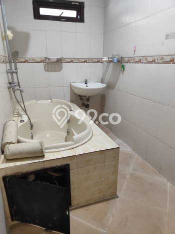 Lokasi terbaik! Rumah siap pakai dikontrakkan di Cakung LB 180m2 Lokasi terbaik! Rumah siap pakai dikontrakkan di Cakung LB 180m2