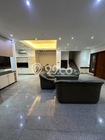 Rumah LT 455m2m² Semi Furnished di Lokasi Prestisius Dukuh Pakis, Surabaya Rumah LT 455m2m² Semi Furnished di Lokasi Prestisius Dukuh Pakis, Surabaya
