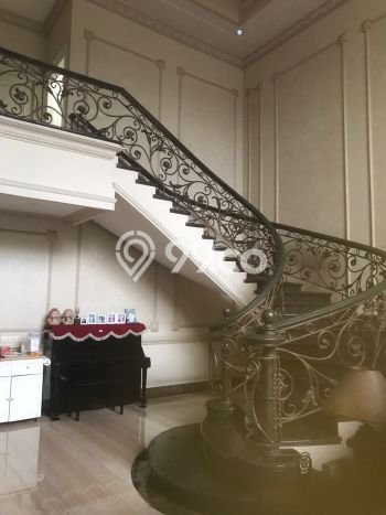 Hunian Elit LB 600m2 Siap Pakai Desain Elegan di Pakuwon Indah, Surabaya Hunian Elit LB 600m2 Siap Pakai Desain Elegan di Pakuwon Indah, Surabaya