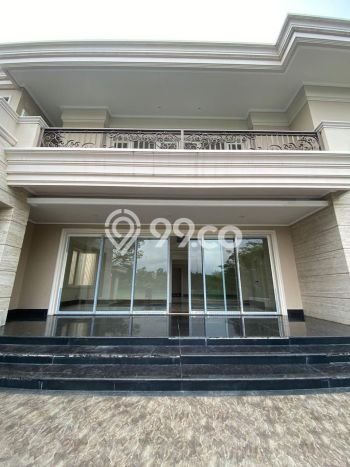 Rumah Mewah LB 1500m2 Siap Huni Desain Elegan di Citraland, Surabaya Rumah Mewah LB 1500m2 Siap Huni Desain Elegan di Citraland, Surabaya