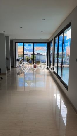 Hunian Elit LB 200m2 Siap Pakai Desain Elegan di Tanjung Barat, Jakarta Selatan Hunian Elit LB 200m2 Siap Pakai Desain Elegan di Tanjung Barat, Jakarta Selatan