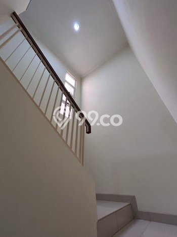 Ready to Use! Luxury House LT 150m2 Desain Modern di Kamal Ready to Use! Luxury House LT 150m2 Desain Modern di Kamal