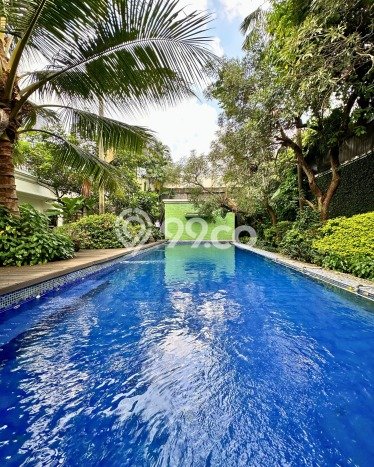 Ready to Use! Luxury House LT 1090m2 Desain Modern di Senopati Ready to Use! Luxury House LT 1090m2 Desain Modern di Senopati