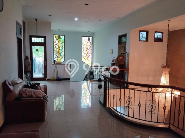 Ready to Use! Premium House LT 261m2 Desain Elegan di Gandaria Ready to Use! Premium House LT 261m2 Desain Elegan di Gandaria
