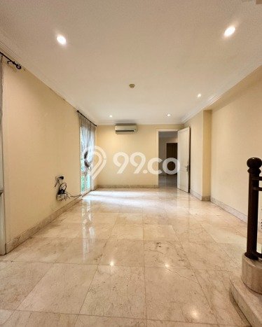 Ready to Use! Luxury House LT 1090m2 Desain Modern di Senopati Ready to Use! Luxury House LT 1090m2 Desain Modern di Senopati