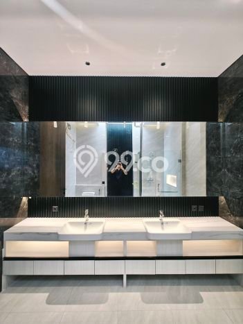 Dijual Rumah Luas Elegan Dengan View Eksklusif di Puri Indah, Jakarta Barat Dijual Rumah Luas Elegan Dengan View Eksklusif di Puri Indah, Jakarta Barat