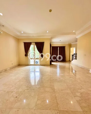 Ready to Use! Luxury House LT 1090m2 Desain Modern di Senopati Ready to Use! Luxury House LT 1090m2 Desain Modern di Senopati