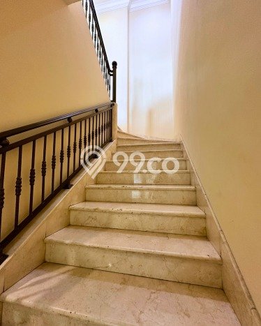 Ready to Use! Luxury House LT 1090m2 Desain Modern di Senopati Ready to Use! Luxury House LT 1090m2 Desain Modern di Senopati
