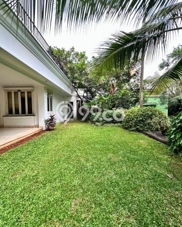 Ready to Use! Luxury House LT 1090m2 Desain Modern di Senopati Ready to Use! Luxury House LT 1090m2 Desain Modern di Senopati