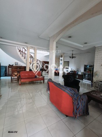 Rumah Mewah Siap Huni LT 224m2 di Serpong Utara, Tangerang Selatan Rumah Mewah Siap Huni LT 224m2 di Serpong Utara, Tangerang Selatan