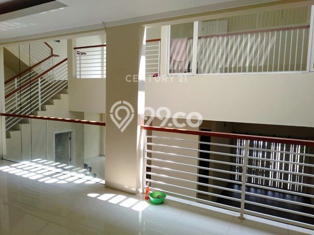 Rumah Mewah LB 225m2 Siap Pakai Desain Elegan di Bintaro, Tangerang Selatan Rumah Mewah LB 225m2 Siap Pakai Desain Elegan di Bintaro, Tangerang Selatan