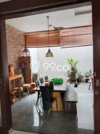 Hunian Mewah LB 350m2 Siap Pakai Desain Elegan di Veteran, Jakarta Selatan Hunian Mewah LB 350m2 Siap Pakai Desain Elegan di Veteran, Jakarta Selatan