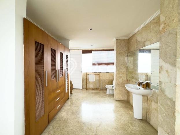 Vila Terawat Kawasan , Luas 950m2m², Lokasi Premium dengan akses bagus Vila Terawat Kawasan , Luas 950m2m², Lokasi Premium dengan akses bagus