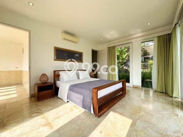 Vila Terawat Kawasan , Luas 950m2m², Lokasi Premium dengan akses bagus Vila Terawat Kawasan , Luas 950m2m², Lokasi Premium dengan akses bagus