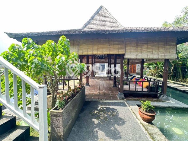 Vila Terawat Kawasan , Luas 950m2m², Lokasi Premium dengan akses bagus Vila Terawat Kawasan , Luas 950m2m², Lokasi Premium dengan akses bagus
