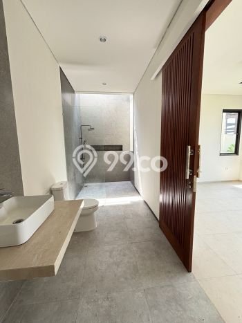 HUNIAN IMPIAN! Rumah di Kerobokan, 3 KM, Bebas Macet, Luas 200m² Bangunan 100m² HUNIAN IMPIAN! Rumah di Kerobokan, 3 KM, Bebas Macet, Luas 200m² Bangunan 100m²