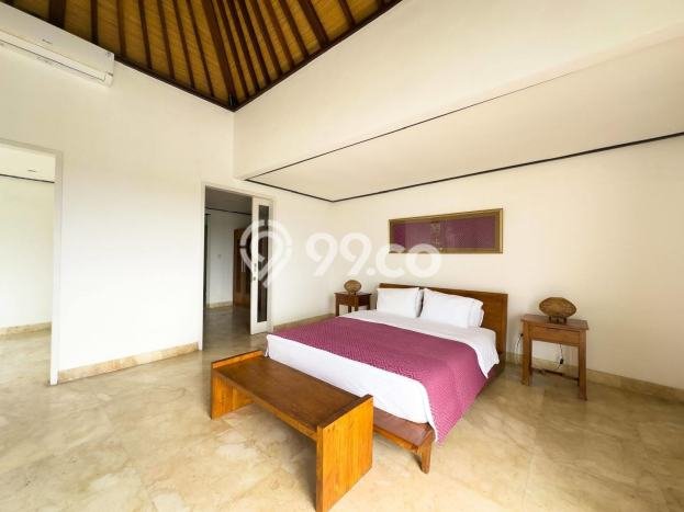 Vila Terawat Kawasan , Luas 950m2m², Lokasi Premium dengan akses bagus Vila Terawat Kawasan , Luas 950m2m², Lokasi Premium dengan akses bagus