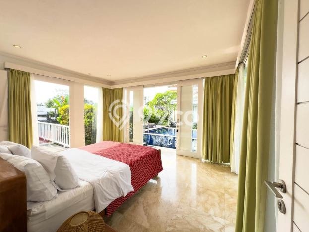 Vila Terawat Kawasan , Luas 950m2m², Lokasi Premium dengan akses bagus Vila Terawat Kawasan , Luas 950m2m², Lokasi Premium dengan akses bagus