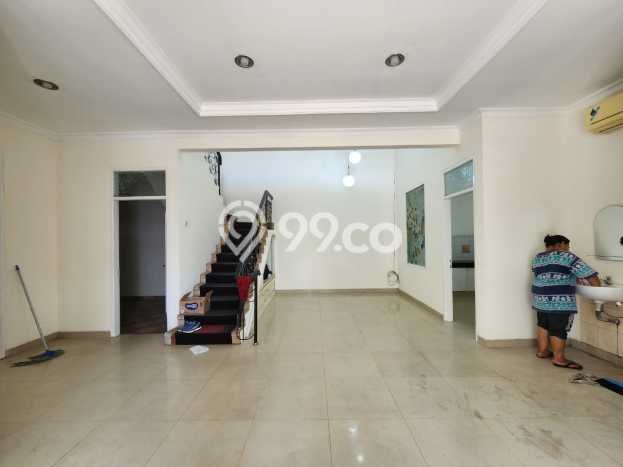Rumah di Singgasana, 3 KM, Akses Mudah Fasilitas Umum, Luas 230m² LB 300m² Rumah di Singgasana, 3 KM, Akses Mudah Fasilitas Umum, Luas 230m² LB 300m²