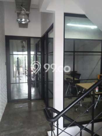Ruko Dijual Lokasi Emas di Kebayoran Lama Luas 240m2 Ruko Dijual Lokasi Emas di Kebayoran Lama Luas 240m2