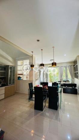 Rumah di kertajaya, LT 222m2m², Bangunan 270m2m² Rumah di kertajaya, LT 222m2m², Bangunan 270m2m²