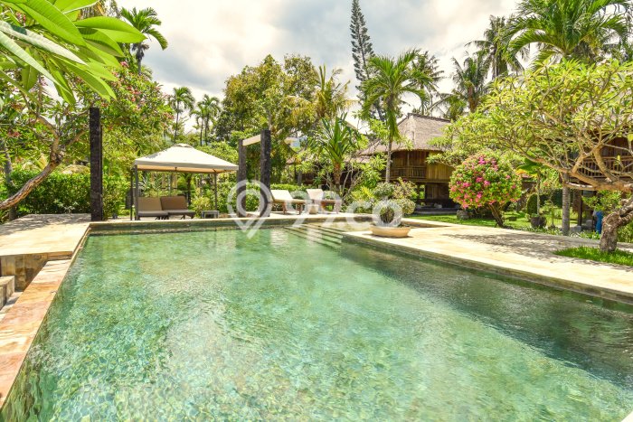 FOR SALE! Vila Kawasan , Area 2970m2m², Posisi Strategis FOR SALE! Vila Kawasan , Area 2970m2m², Posisi Strategis