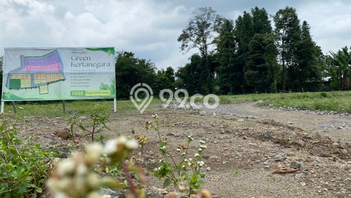 Lahan Strategis di Kalasan Dijual dengan Luas 120m2 Lahan Strategis di Kalasan Dijual dengan Luas 120m2