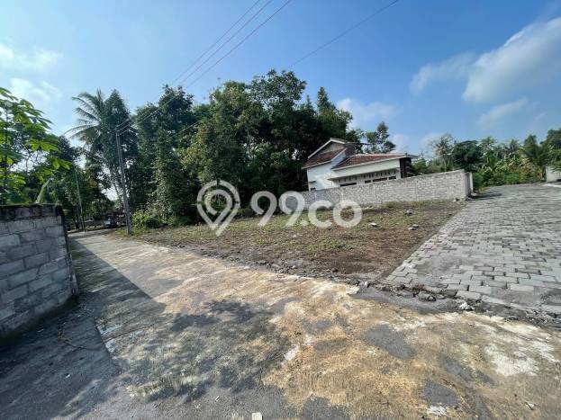 Kavling Tanah di Ngemplak Dijual Luas 137m2 Legalitas SHM Kavling Tanah di Ngemplak Dijual Luas 137m2 Legalitas SHM