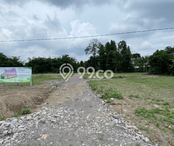 Lahan Dijual Lokasi Strategis di Sleman dengan Luas 121m2 Lahan Dijual Lokasi Strategis di Sleman dengan Luas 121m2