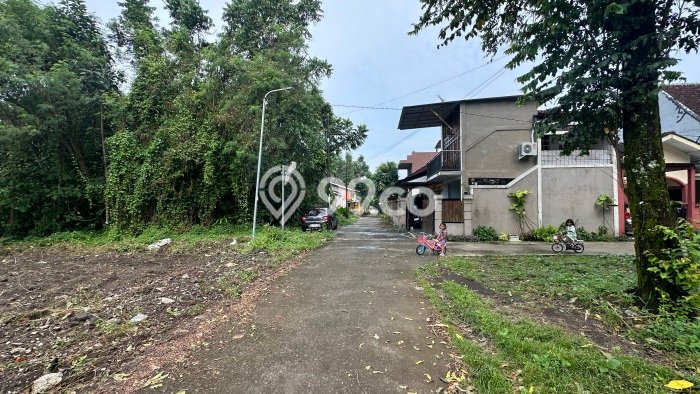 Tanah Kosong Dijual di Sleman dengan Area 114m2 Tanah Kosong Dijual di Sleman dengan Area 114m2