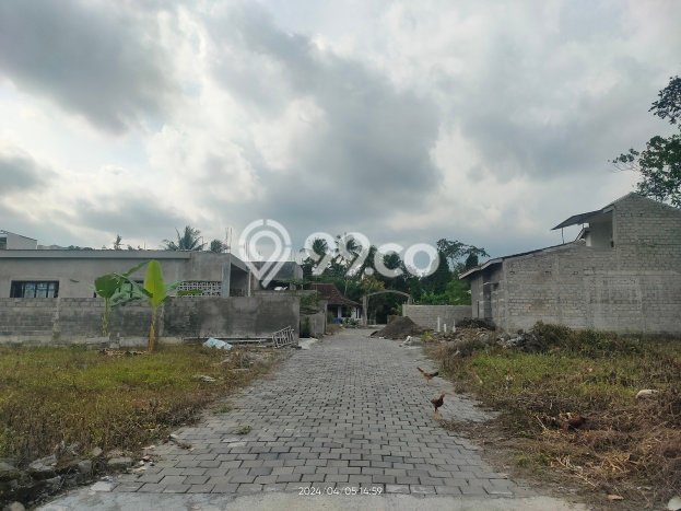 Tanah Kawasan Maguwoharjo, Luas 134m², Akses Strategis, Area Berkembang Tanah Kawasan Maguwoharjo, Luas 134m², Akses Strategis, Area Berkembang