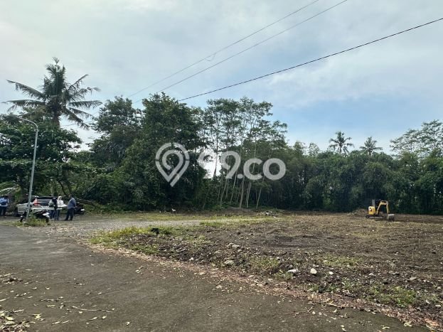Lahan Dijual Lokasi Strategis di Sleman dengan Luas 114m2 Lahan Dijual Lokasi Strategis di Sleman dengan Luas 114m2