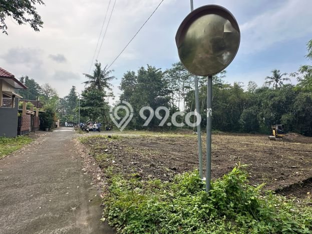 Lahan Dijual Lokasi Strategis di Sleman dengan Luas 114m2 Lahan Dijual Lokasi Strategis di Sleman dengan Luas 114m2