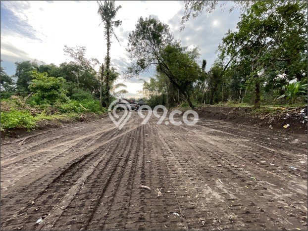 Lahan Dijual Lokasi Strategis di Sleman dengan Luas 121m2 Lahan Dijual Lokasi Strategis di Sleman dengan Luas 121m2