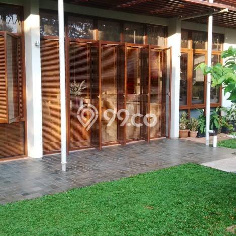 Lokasi Strategis! Dijual Komersial Bisnis di Cinere, Depok Kondisi Baik Lokasi Strategis! Dijual Komersial Bisnis di Cinere, Depok Kondisi Baik
