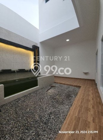 Rumah Elit Modern Tanpa Renovasi di Joglo Jakarta Barat Rumah Elit Modern Tanpa Renovasi di Joglo Jakarta Barat