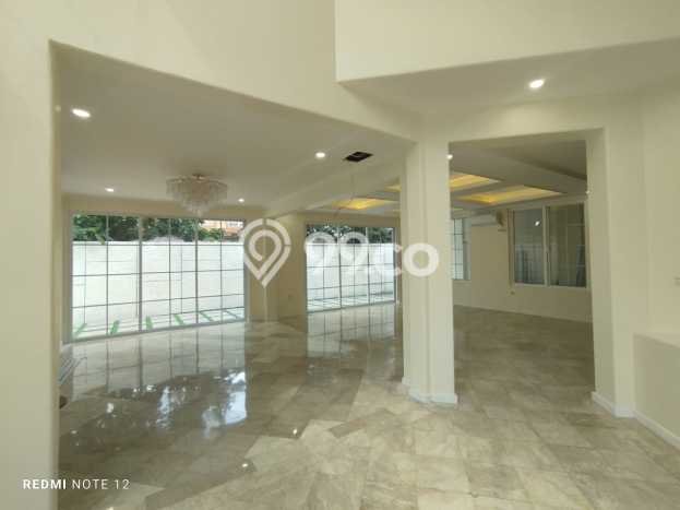 LOKASI STRATEGIS! Rumah di Lippo Karawaci, Akses ke Stasiun, 4 KT, LT 312m² LB 398m² LOKASI STRATEGIS! Rumah di Lippo Karawaci, Akses ke Stasiun, 4 KT, LT 312m² LB 398m²